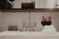 Chroom neemt de badkamer over en messing is passé