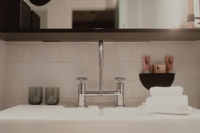 Chroom neemt de badkamer over en messing is passé